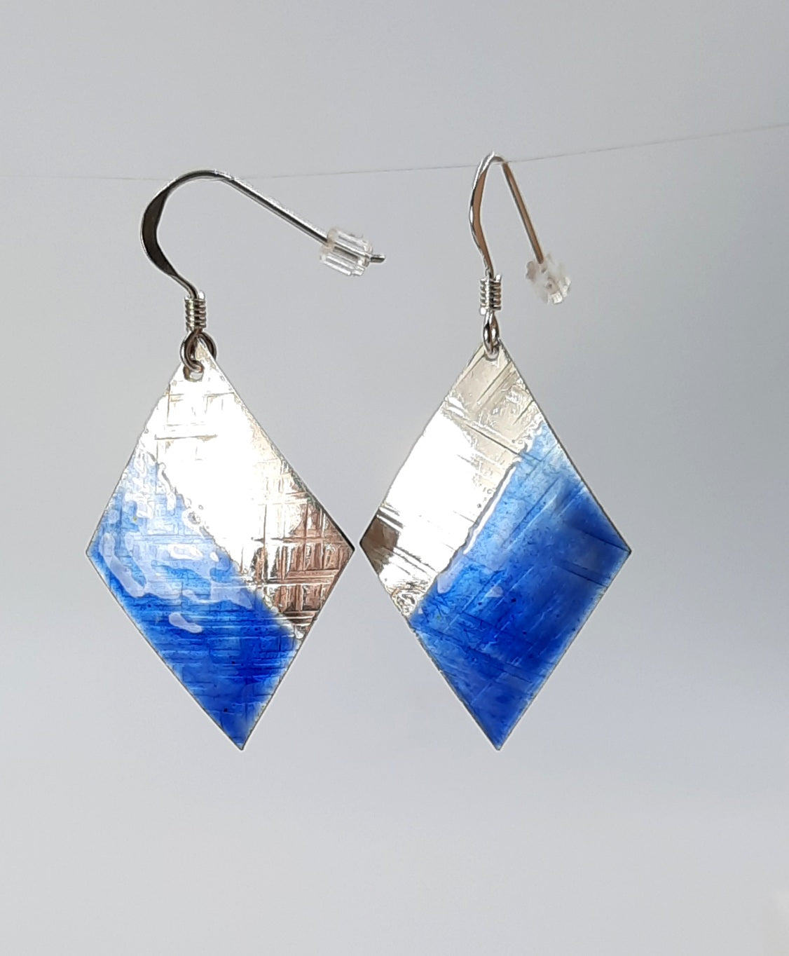 Diamond-shape enamelled sterling silver earrings