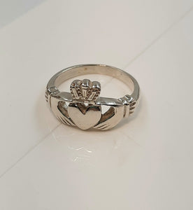 Ladies Claddagh sterling silver ring